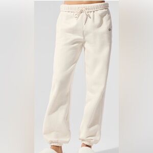 ALO Yoga Off-White Accolade Sweat Pant gently worn
